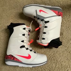 Nike Lunar Endor snowboarding boots